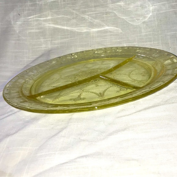 4 CAMEO DEPRESSION GLASS Divided Grille Plates. 10-1/4” Exc.Cond. - Picture 3 of 5